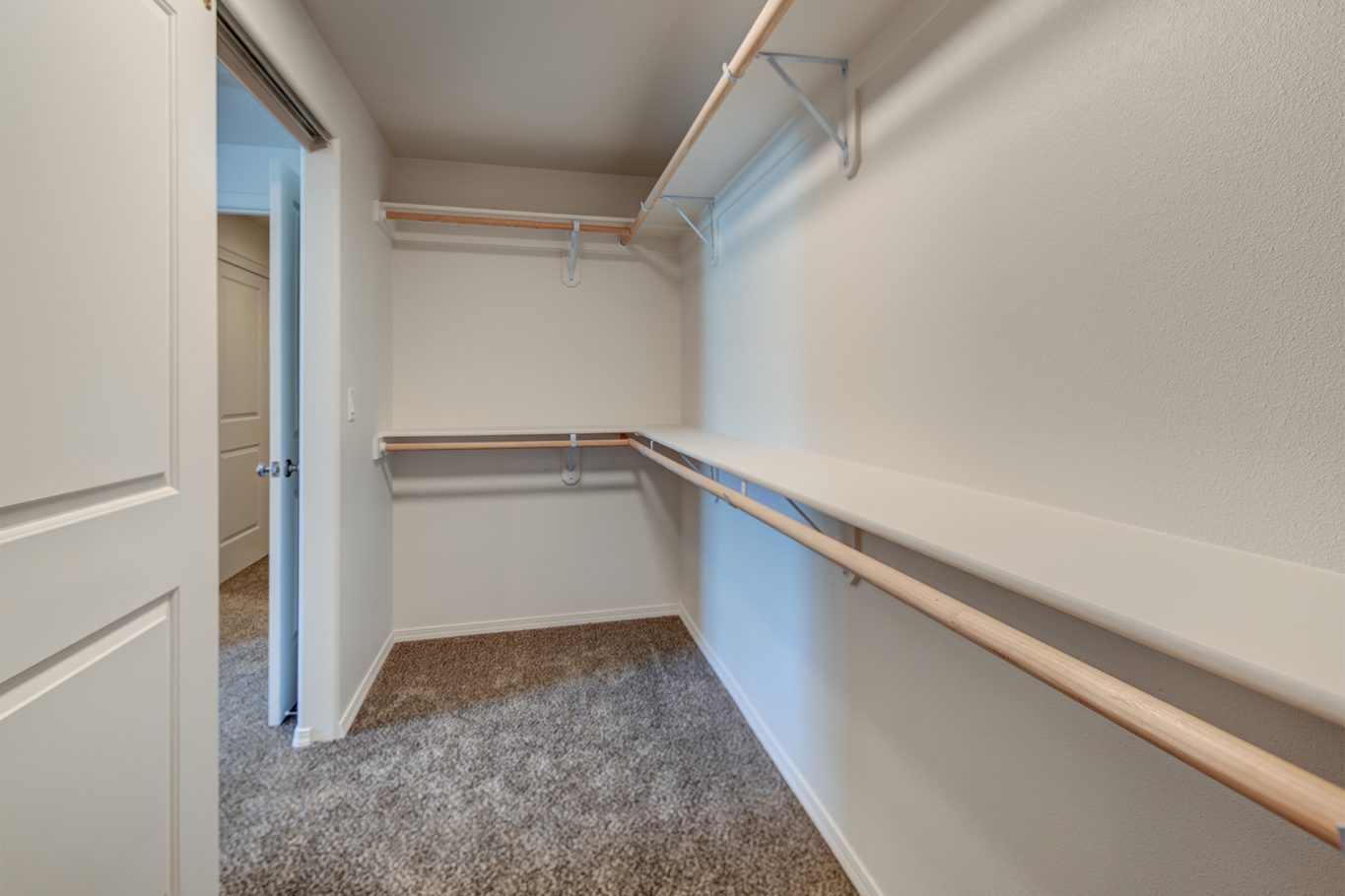 King Duplex Master Bedroom Closet Photo