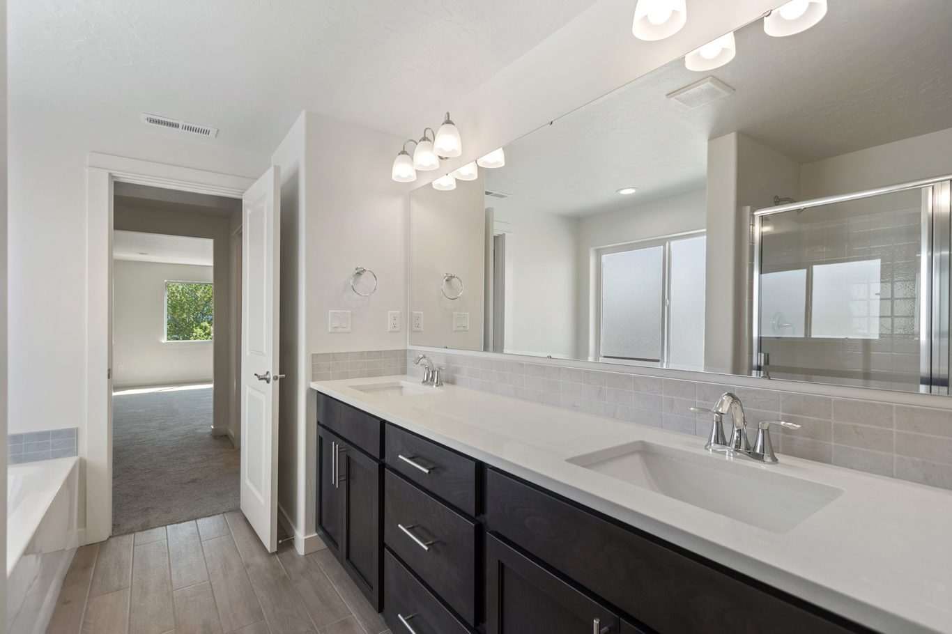 The Tumalo Home Plan Main Bathroom Photo